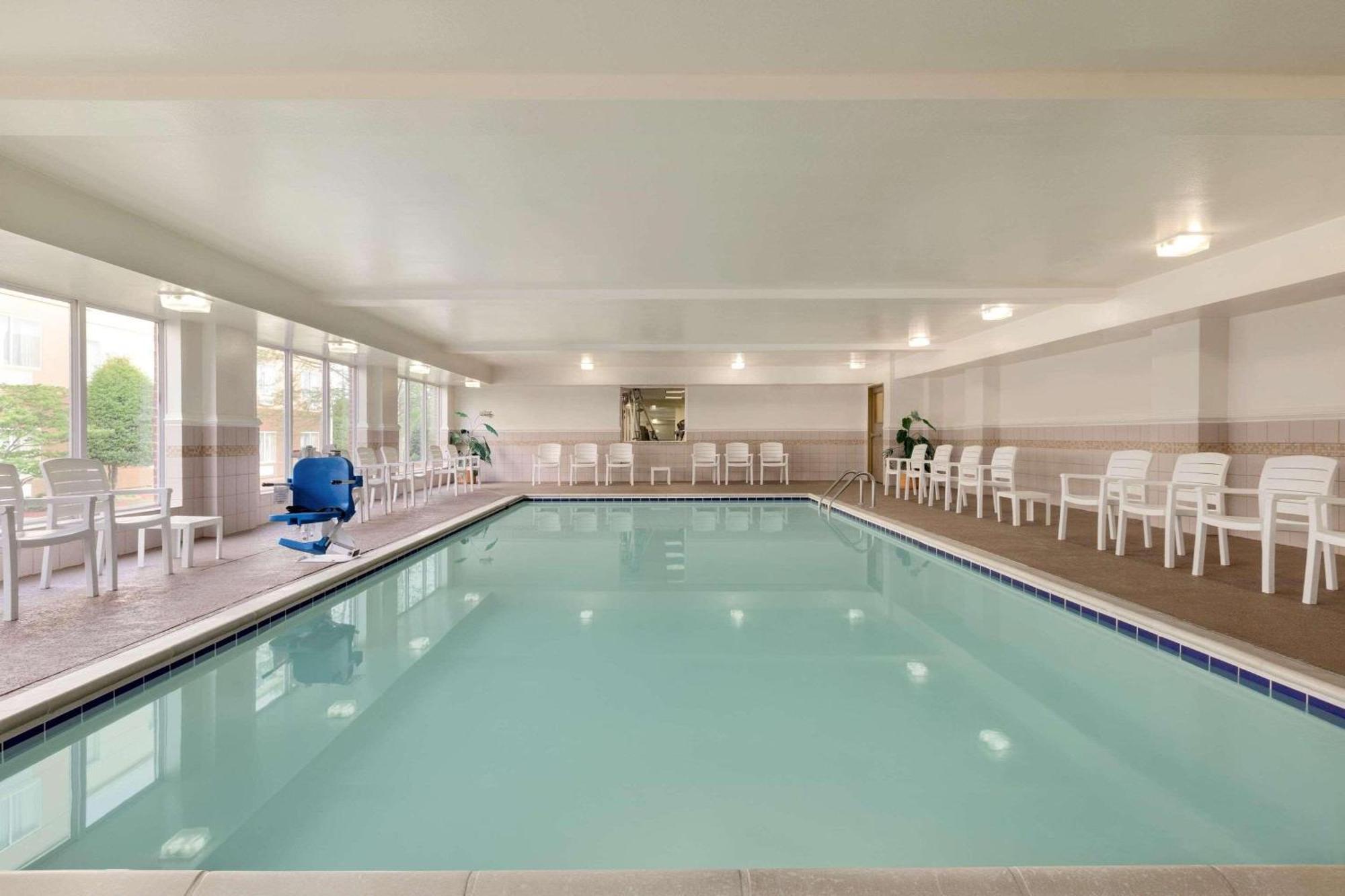Country Inn & Suites By Radisson, Chester, Va Екстер'єр фото